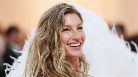 Gisele Bündchen Shows Off Ageless Supermodel。